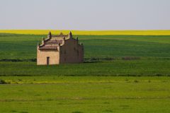 Gerry-van-Meurs-1-Oode-Duiventil-in-Landschap-Spanje-DSC09603