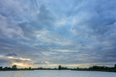 Als het weer de hele dag dreigend is geweest, dan kunnen prachtige texturen in de lucht zichtbaar gemaakt worden. Toch vreemd dat we dat met het blote oog niet zo kunnen waarnemen.