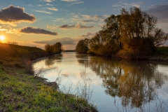 Een mooie zonsondergang boven de Oude Dieze net ten noorden van 's-Hertogenbosch